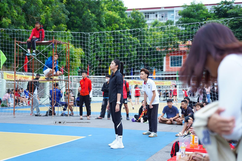 The female coach caused a fever in Hanoi student volleyball because it was so beautiful: Surprise Special Body - Photo 10