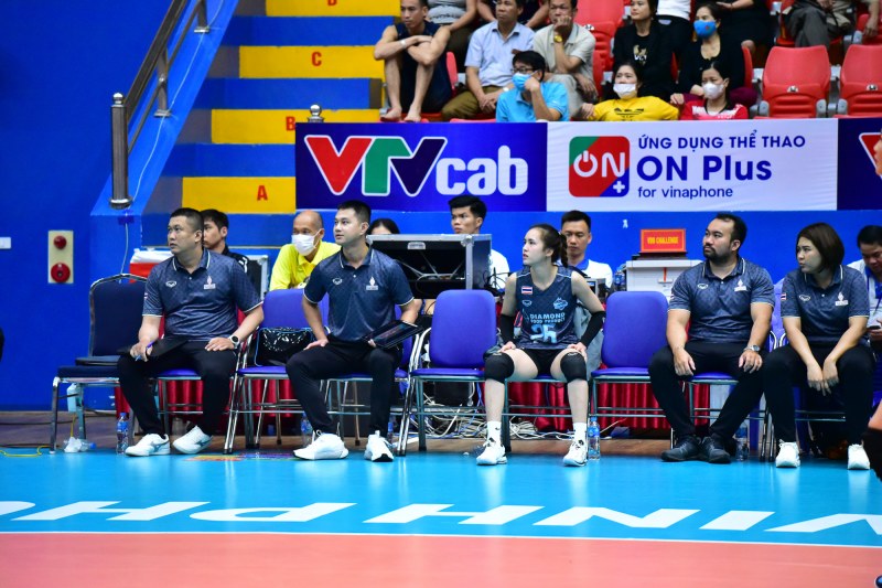 Fascinating the innocent beauty of Thai volleyball hot girl in the Asian tournament - Photo 7