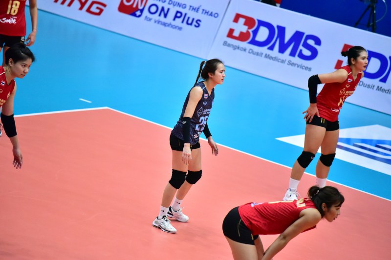 Fascinating the innocent beauty of Thai volleyball hot girl in the Asian tournament - Photo 6