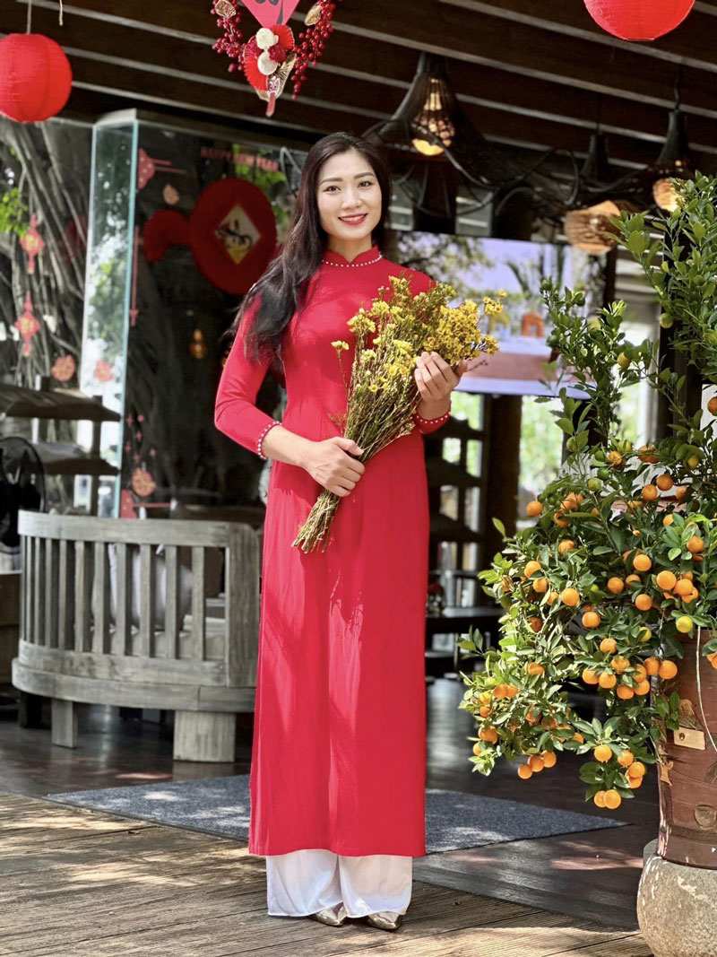Miss Volleyball Pham Thi Yen blooms with ao dai, surprising with youthful beauty - Photo 3