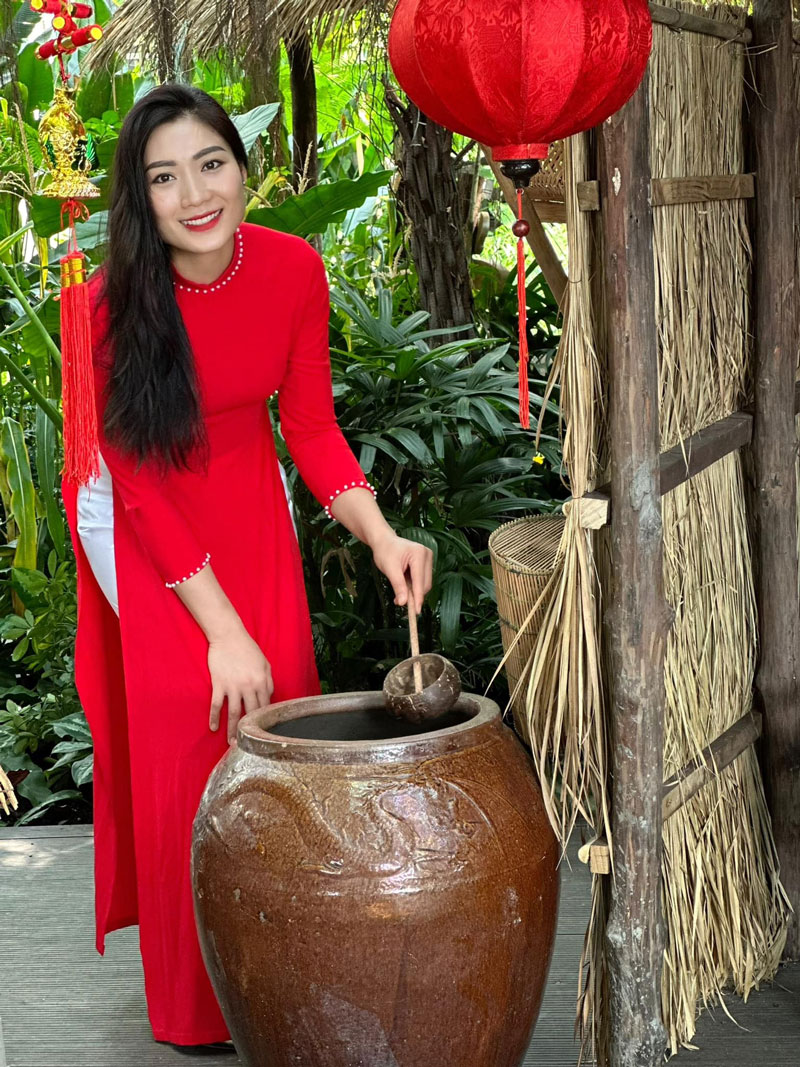 Miss Volleyball Pham Thi Yen blooms with ao dai, surprising with youthful beauty - Photo 4