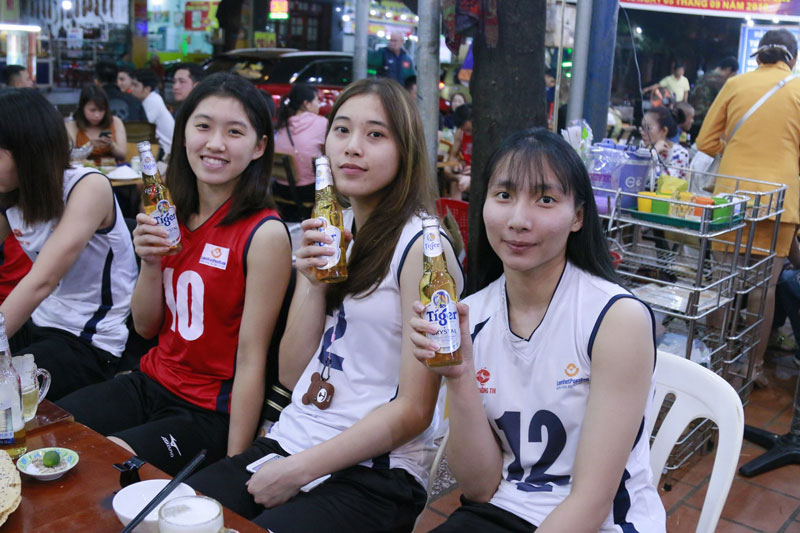 The short volleyball charm of close friends Dang Thu Huyen and Bich Phuong - Photo 5