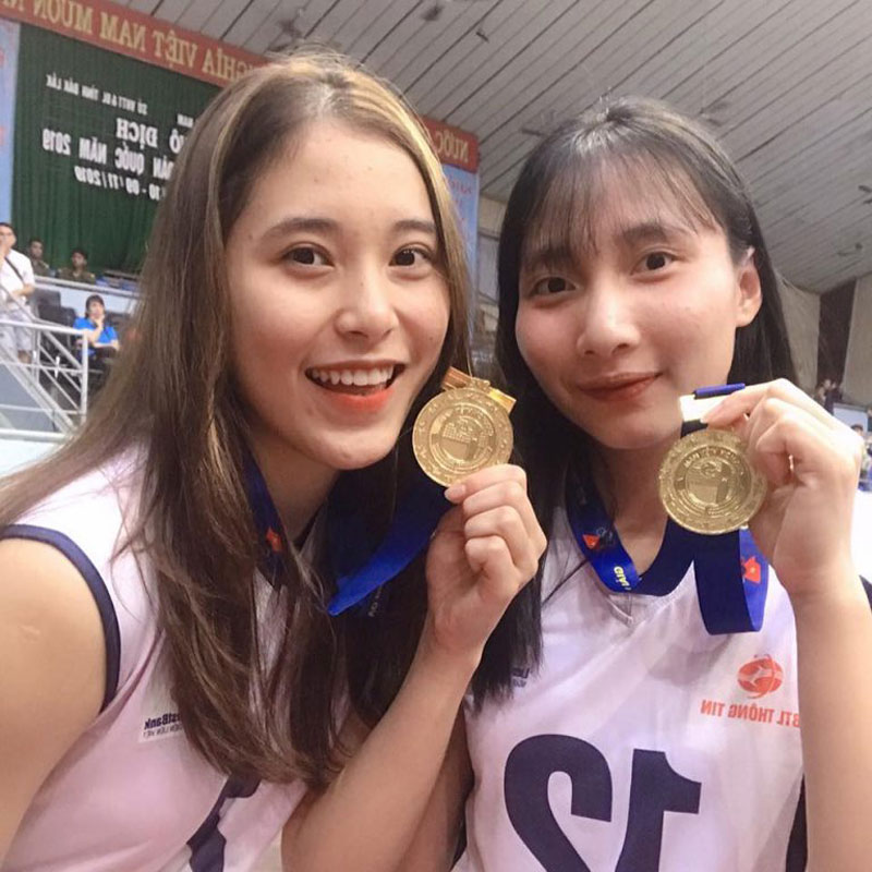 The short volleyball charm of close friends Dang Thu Huyen and Bich Phuong - Photo 1