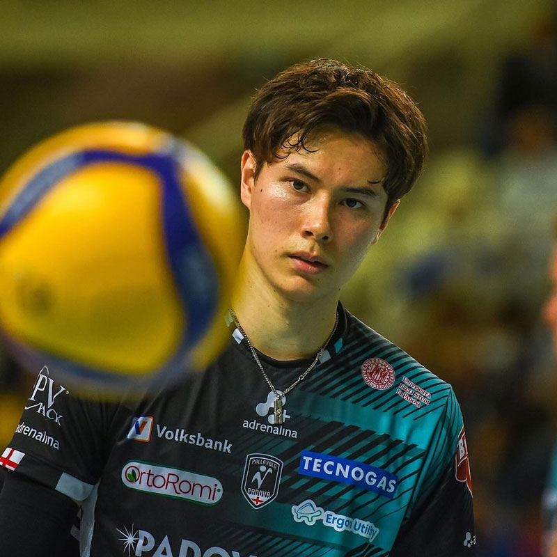 The male volleyball male is fever again because of the beautiful new image like an actor - Photo 3