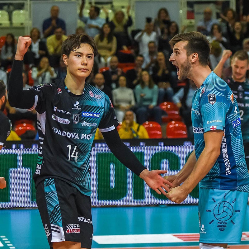 The male volleyball male is fever again because of the beautiful new image like an actor - Photo 4