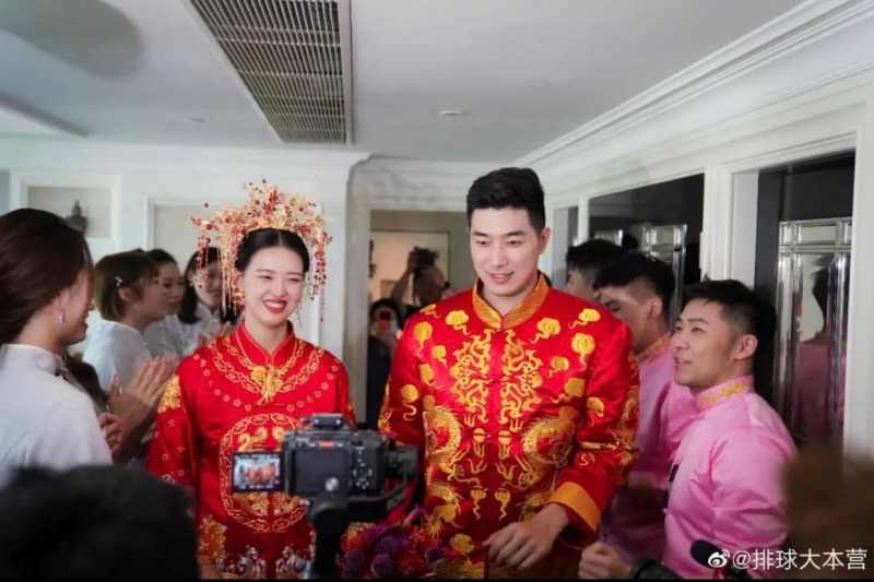The first wedding of Chinese volleyball beauty Zhang Changning - Photo 2
