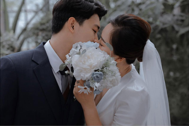 'Miss Volleyball' Linh Chi Wedding photos: Beautiful young husband like an actor - Photo 2