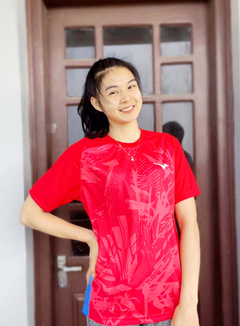 Chu Thi Ngoc volleyball doll is radiant in everyday outfit - Photo 5