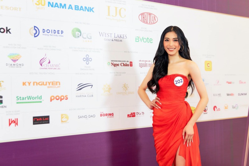 The whole set of beauty photos of Dang Thu Huyen in Miss Universe Vietnam 2022 - Photo 6