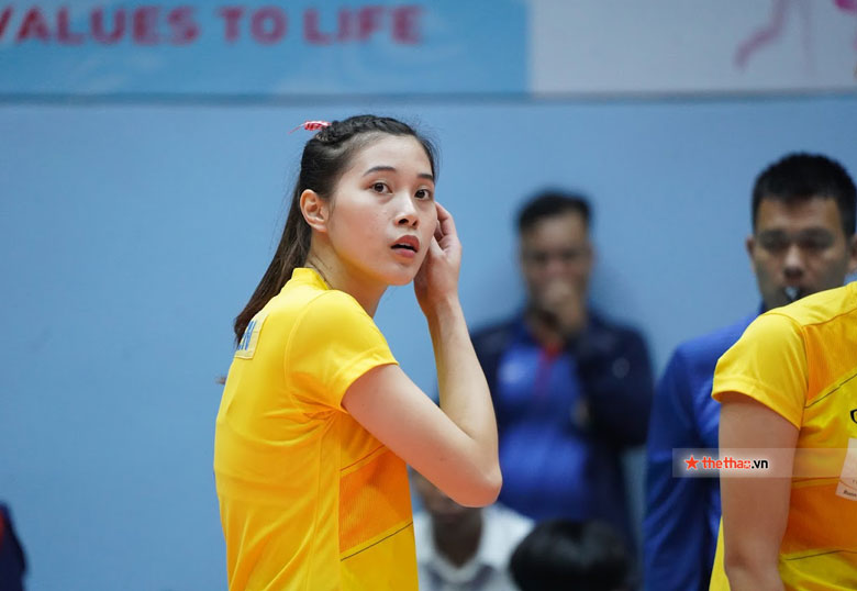 The unfortunate beauty at the volleyball tournament 2021 - Photo 4
