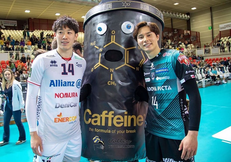 The male volleyball male god welcomes Christmas early in Italy - Photo 8