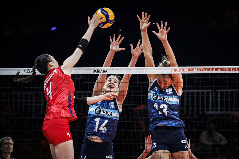 Japan won lightly, Italy crushed the owner in the final match of the first group stage - Photo 2