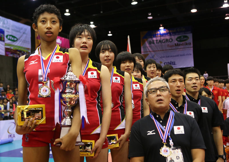 Japanese women's volleyball weakened, summoned the star of two