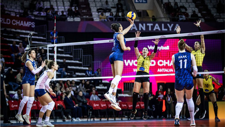 'Black leopard' Egonu led the Swedish beauty to the semi -finals of the Championship World Club 2022 - Photo 1