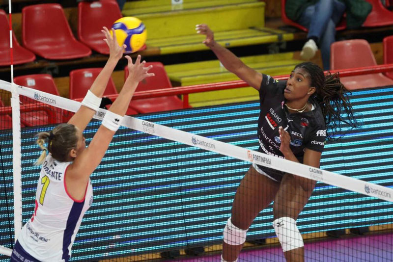 'Sao Mai' of American volleyball accepts the preparatory for the beauty of Isabelle Haak - Photo 1