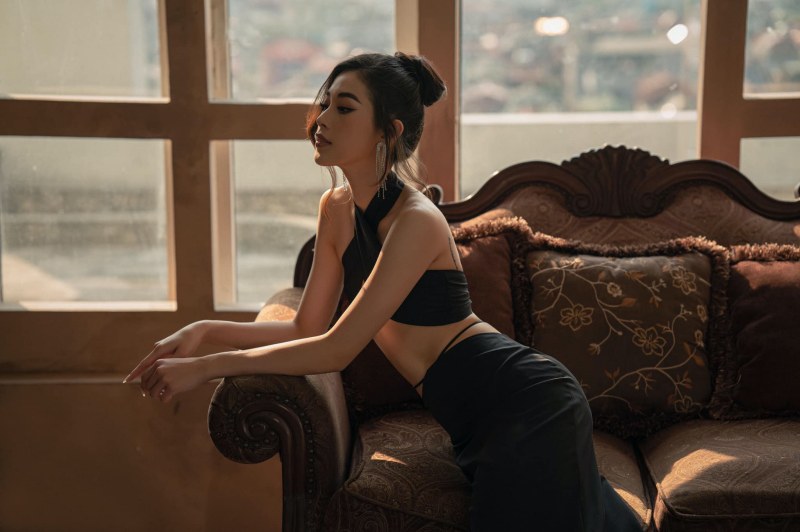 Dang Thu Huyen volleyball beauty causes netizens fever because the new set of photos is too sexy - Photo 6