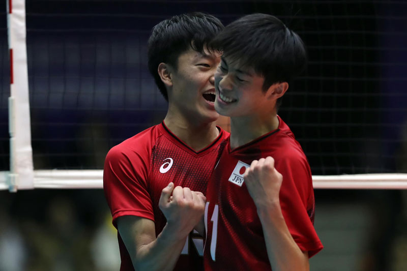 Overcoming the rival, the Japanese hotboy