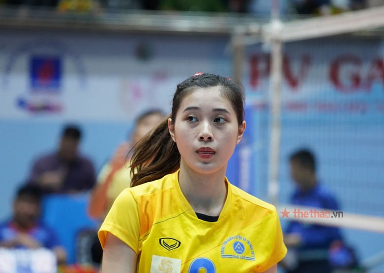 Pair of volleyball stars has retired shimmering on the street - Photo 7
