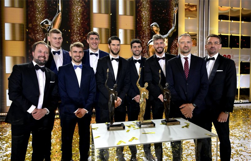 Men's Men's Volleyballs won the most prestigious sports award in the country - Photo 1
