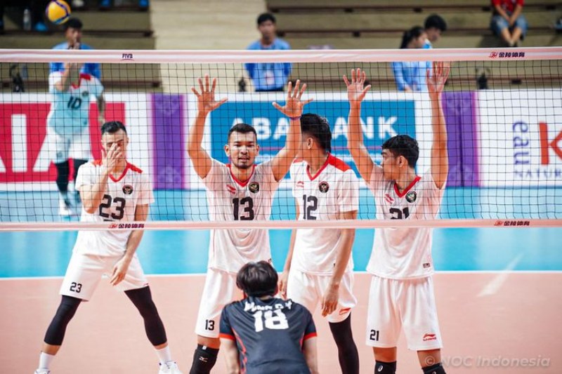 Indonesian male volleyball team defeated Kazakhstan, passing the group stage in the Asian Championship 2023 - Photo 1