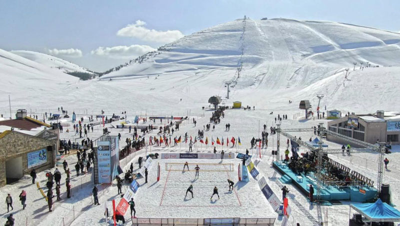 The snow volleyball season officially returns, the most strange volleyball in the world - Photo 1