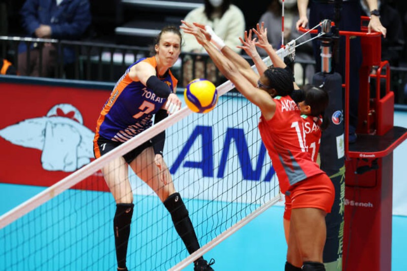 Thanh Thuy scored how many of the Japanese national championship volleyball tournaments? - Photo 1