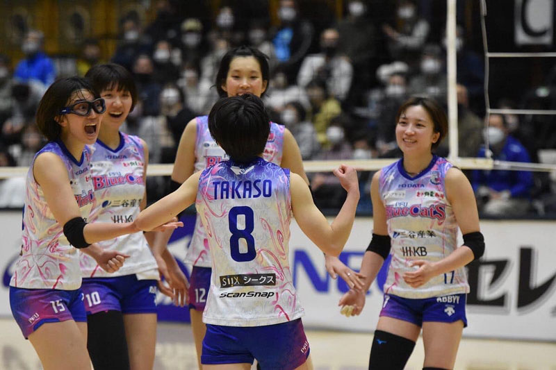 Thanh Thuy shines in a new position, the home team still lost the fifth consecutive match - Photo 1