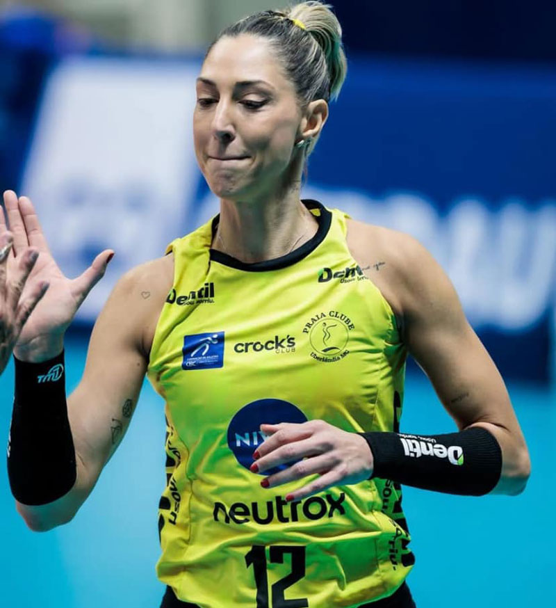 The 'oldest' athlete of the world's female volleyball village ended early in the season when receiving evil - Photo 1