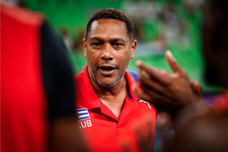 Indonesian team plays big, hires Cuban volleyball coach - Photo 1
