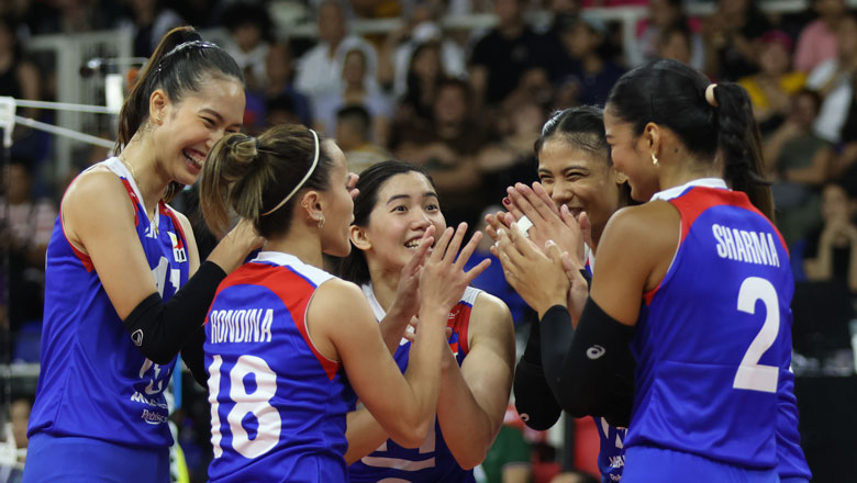 The Philippines plays before the 'life and death' match with Vietnamese women's volleyball team at FIVB Challenger Cup 2024 - Photo 1