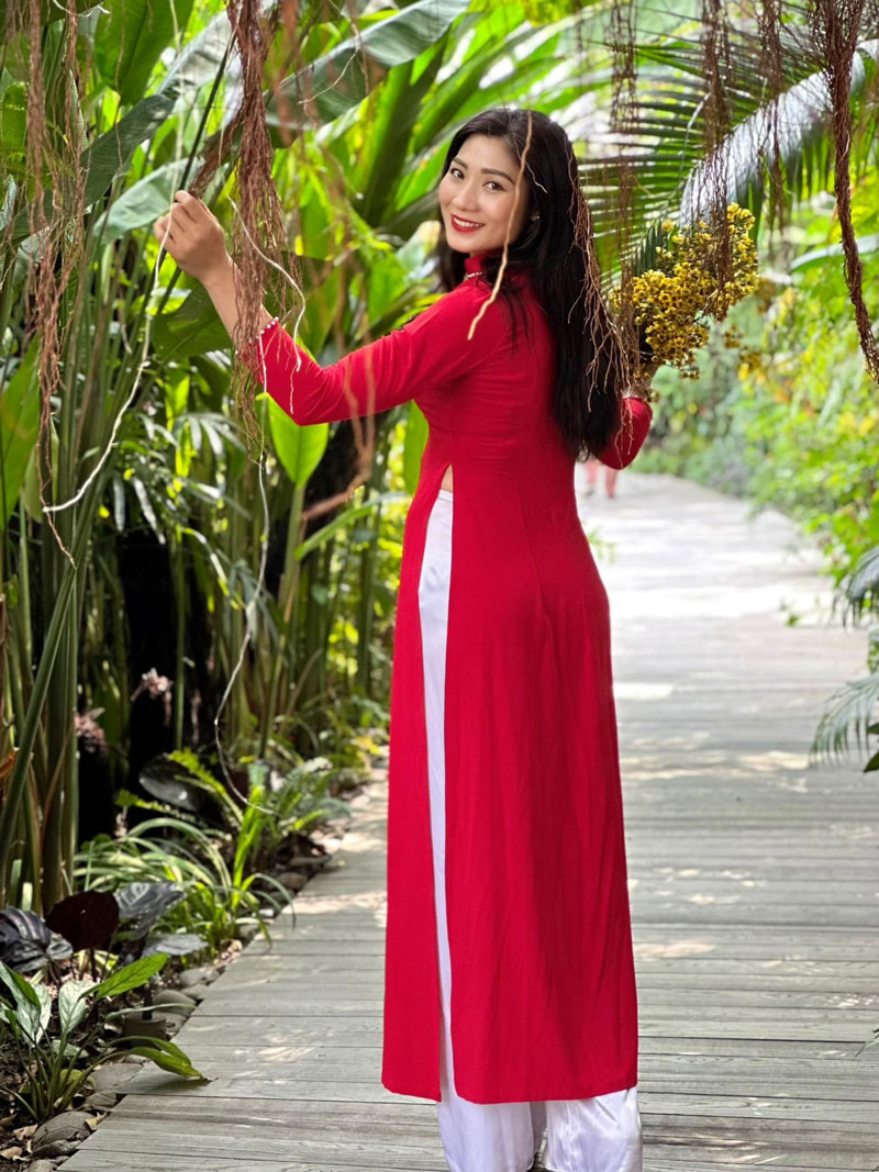 Miss Volleyball Pham Thi Yen blooms with ao dai, surprising with youthful beauty - Photo 2