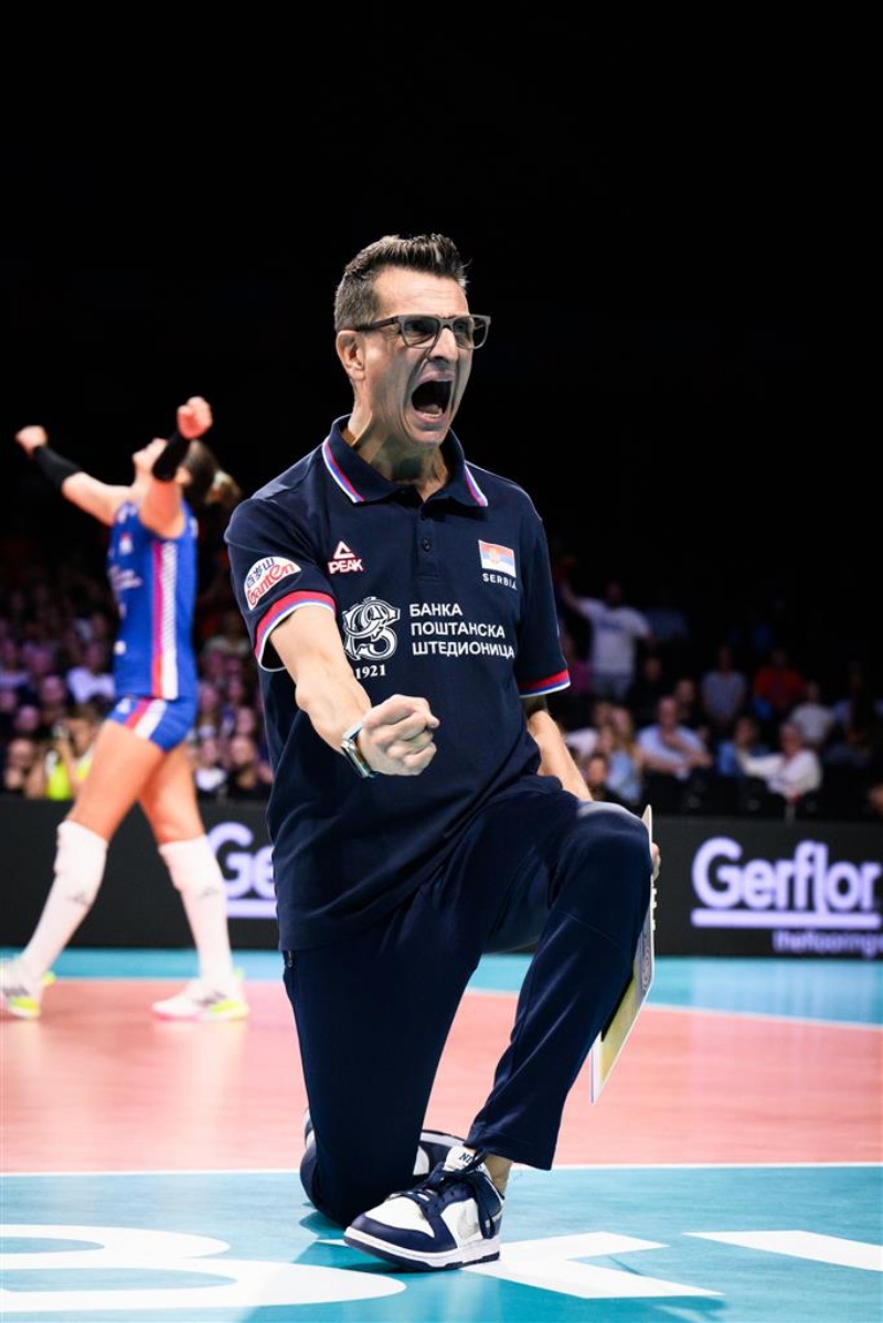The most noisy coach of the world volleyball village suddenly the hot seat of the national team - Photo 1