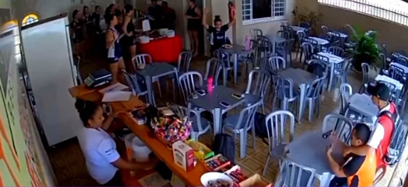 Video: Armed Math Maths attacked women's volleyball team - Photo 1